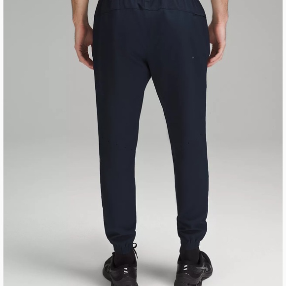 NWT lululemon Men’s License to Train Jogger in True Navy size Medium - Picture 3 of 7